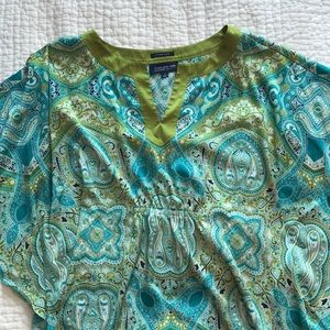 Woman’s fly away top